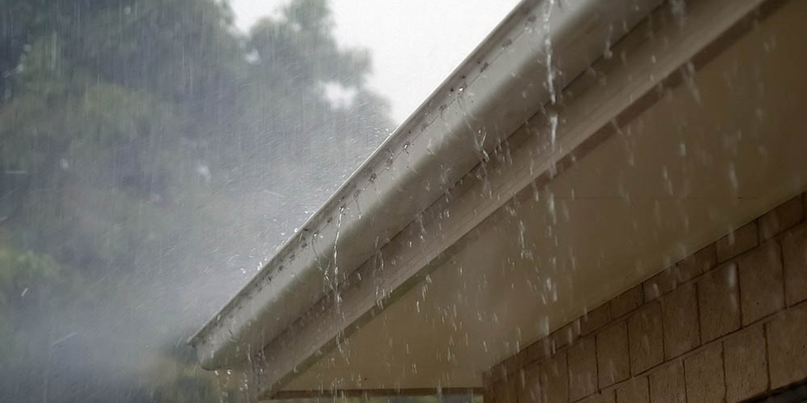 When To Replace Gutters and Downspouts